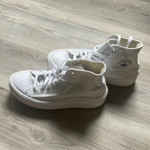 Converse all white womens platforms size 9 IGUC super comfy and cute!